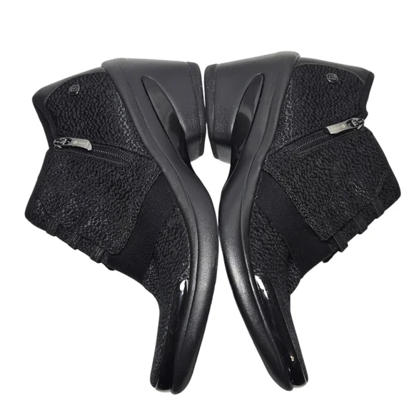 Bzees Enlighten Everyday Black Textured Slip On Booties Shooties Size 8.5 - Picture 3 of 14